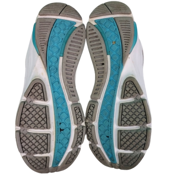 New Balance walking shoes, women's 6.5, white - Picture 5 of 9